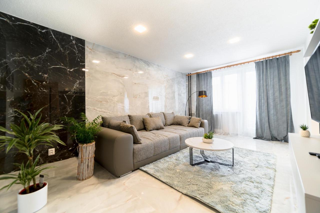 Apartman Discreet Kysucke Nove Mesto Esterno foto