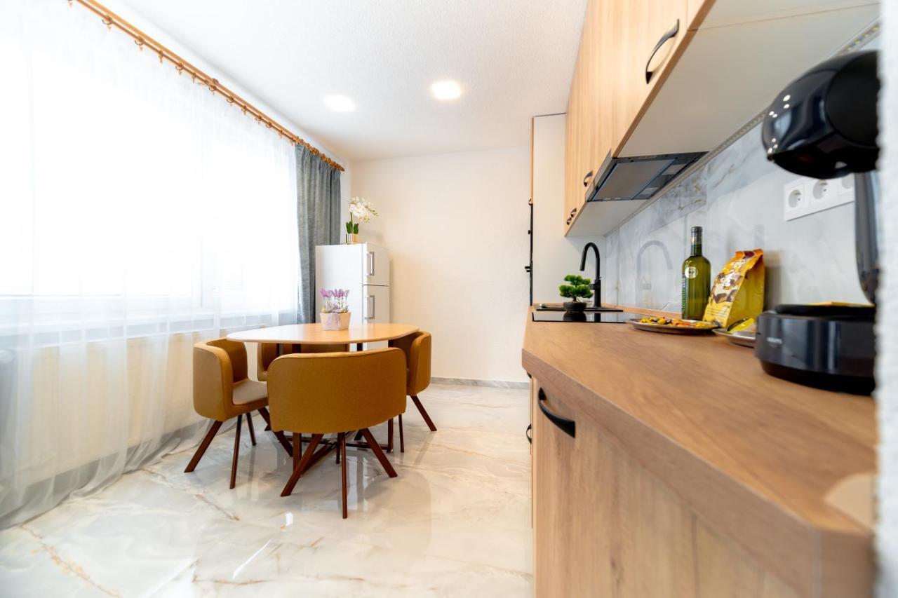 Apartman Discreet Kysucke Nove Mesto Esterno foto