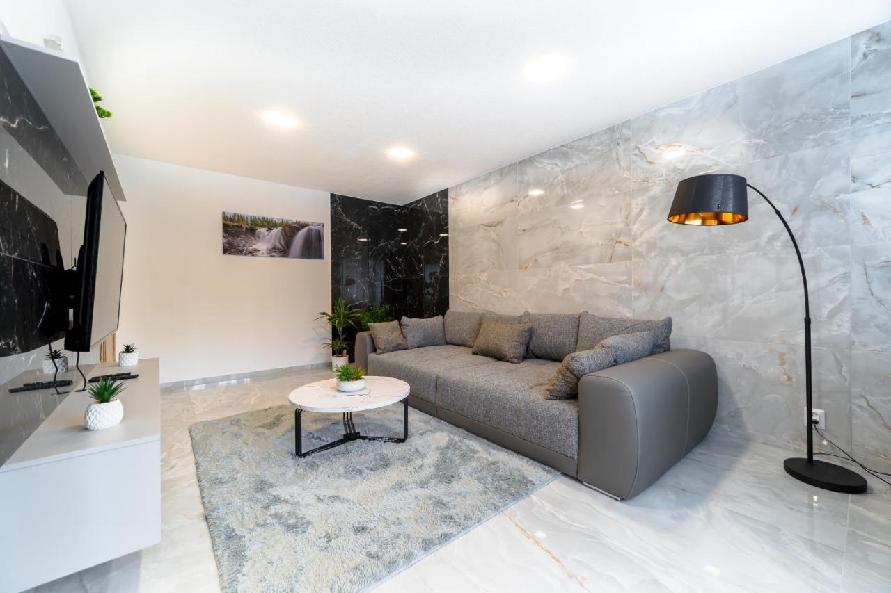 Apartman Discreet Kysucke Nove Mesto Esterno foto