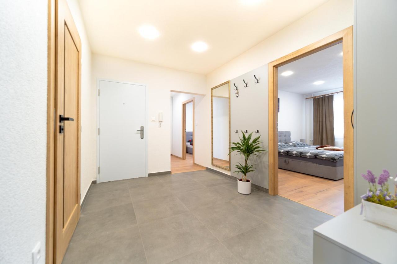 Apartman Discreet Kysucke Nove Mesto Esterno foto